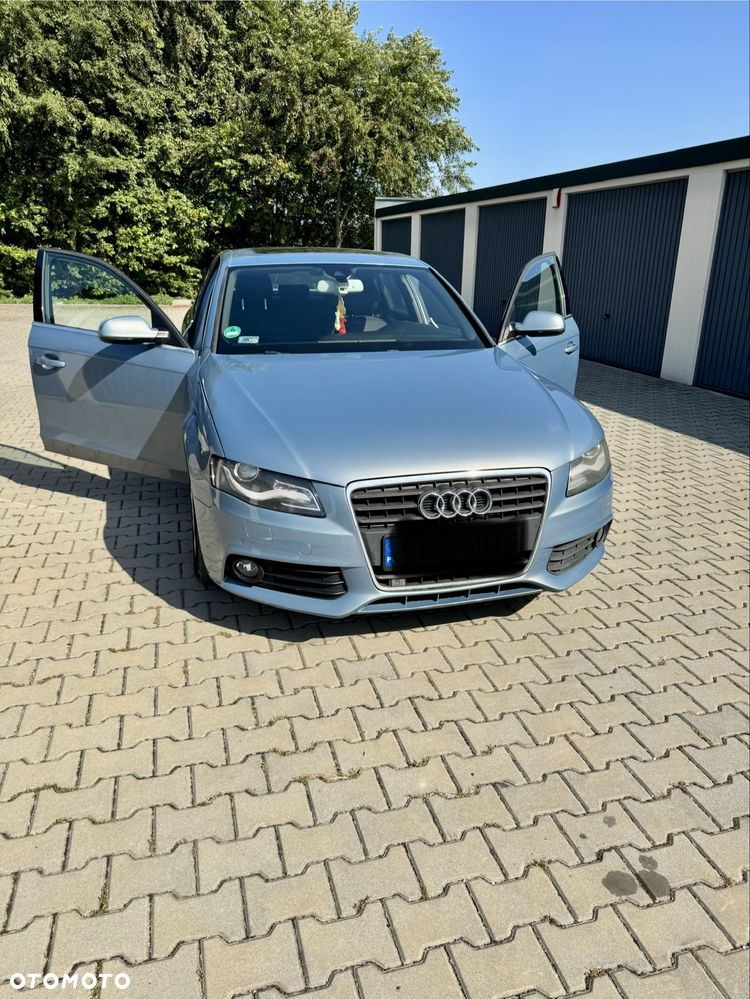 Audi A4 Limousine - 1