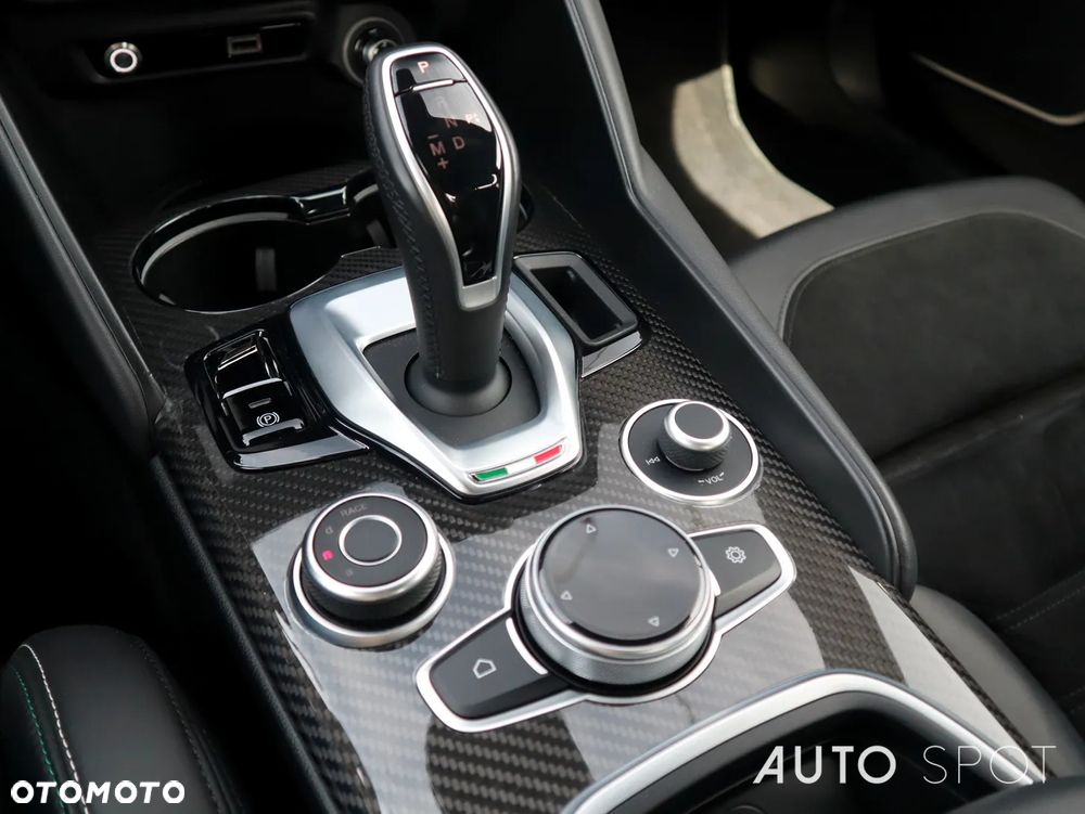 Alfa Romeo Giulia 2.9 Bi Turbo V6 Quadrifoglio - 38