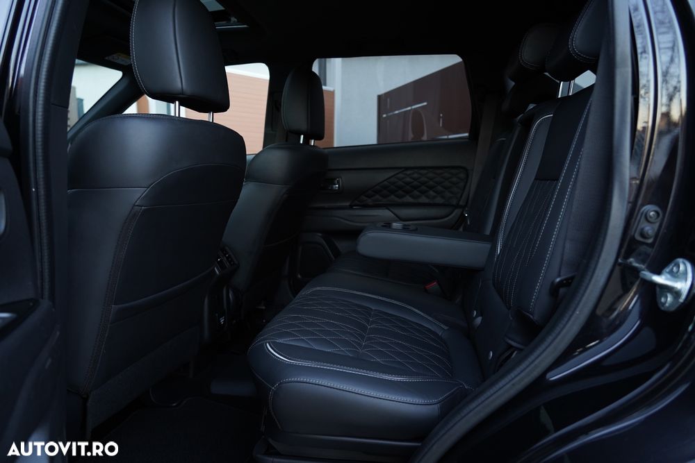 Mitsubishi Outlander PHEV 2.4 L 4X4 Instyle+ - 16