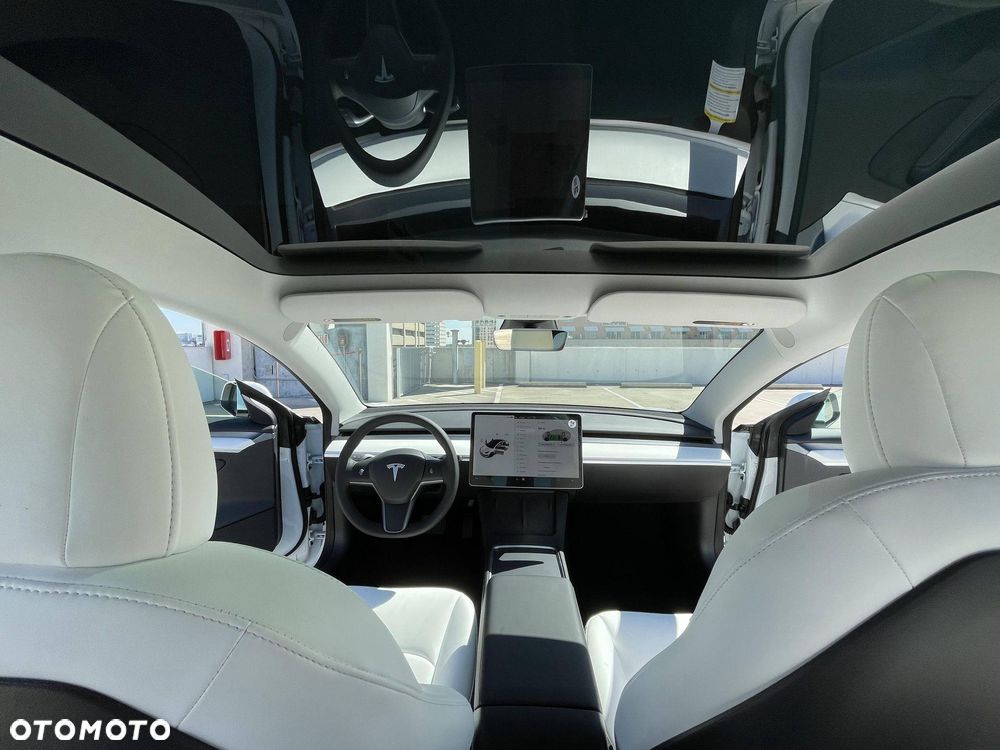 Tesla Model 3 - 9