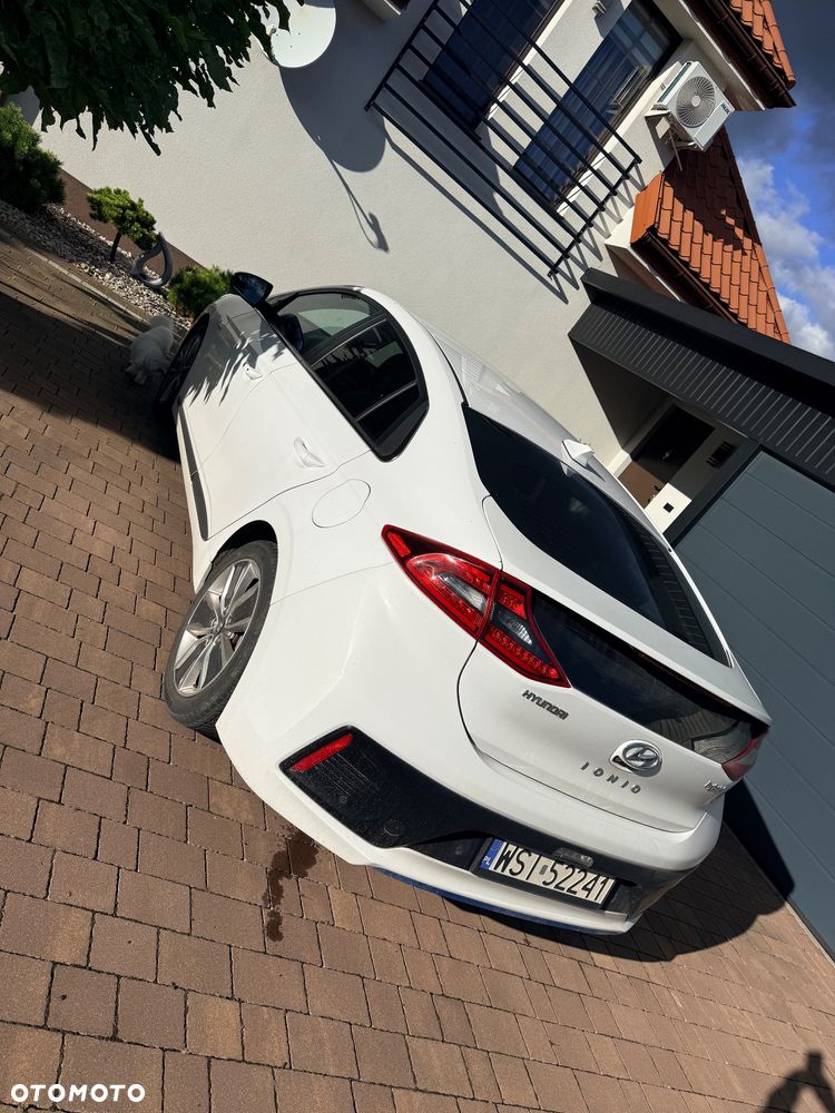 Hyundai IONIQ - 4