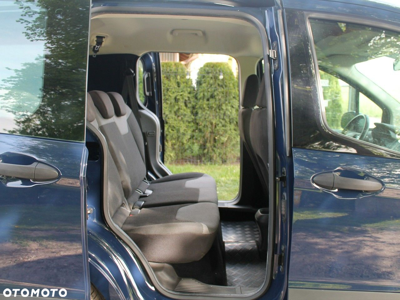 Ford Transit Courier - 28