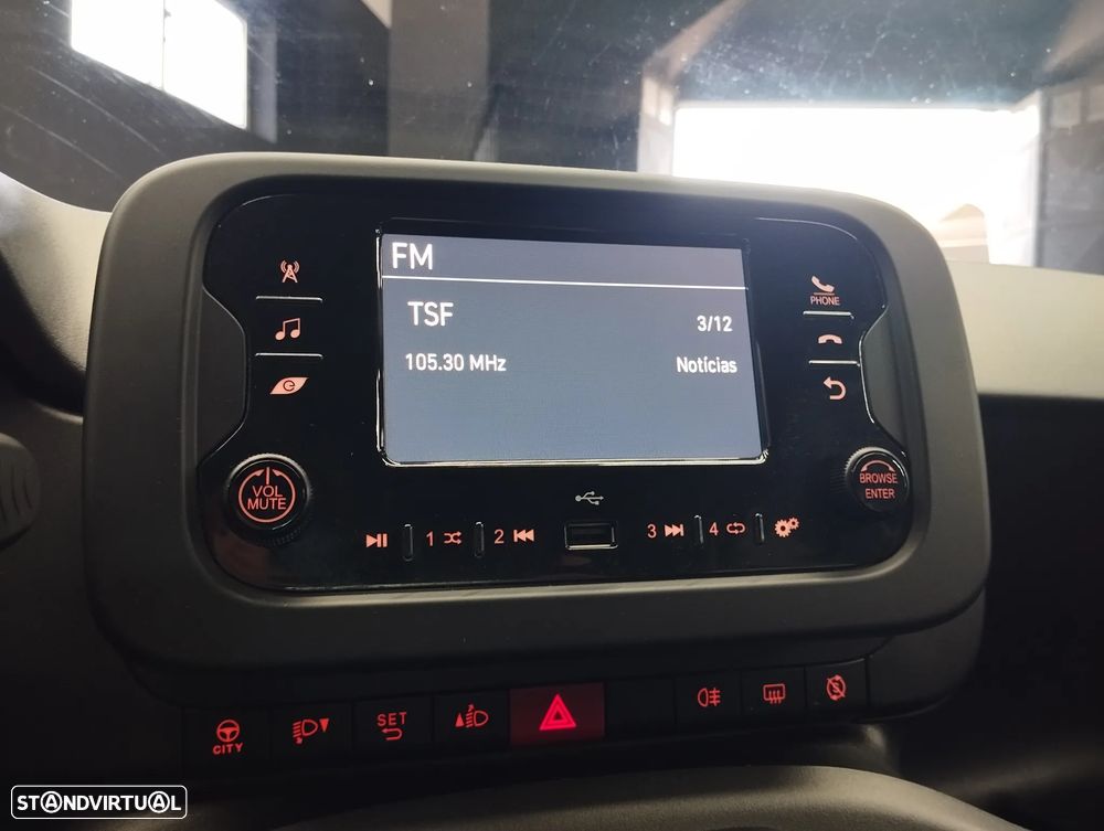 Fiat Panda 1.0 Hybrid City Cross — fotografia 17