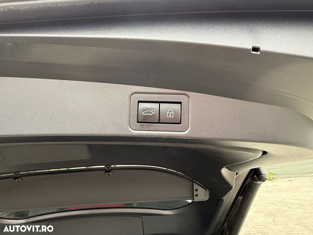 Toyota Corolla 2.0 HSD Exclusive Plus GR Sport Bi-Tone - 20