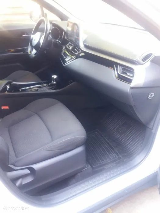 Toyota C-HR 1.8 HSD 4x2 CVT C-ult LED - 12