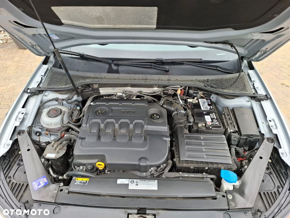 Volkswagen Passat 2.0 TDI SCR DSG Highline - 25