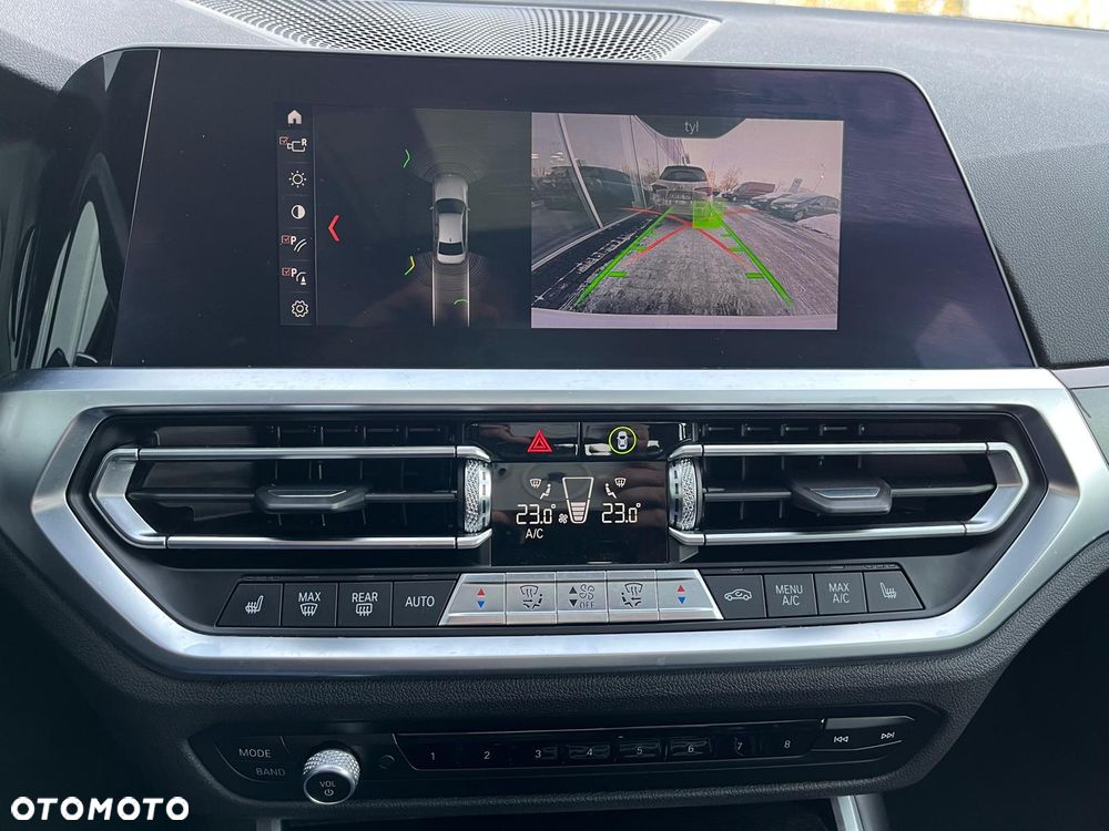 BMW Seria 3 330i xDrive - 10