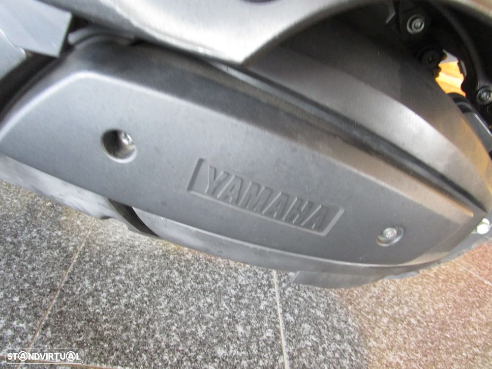 Yamaha X-Max - 12