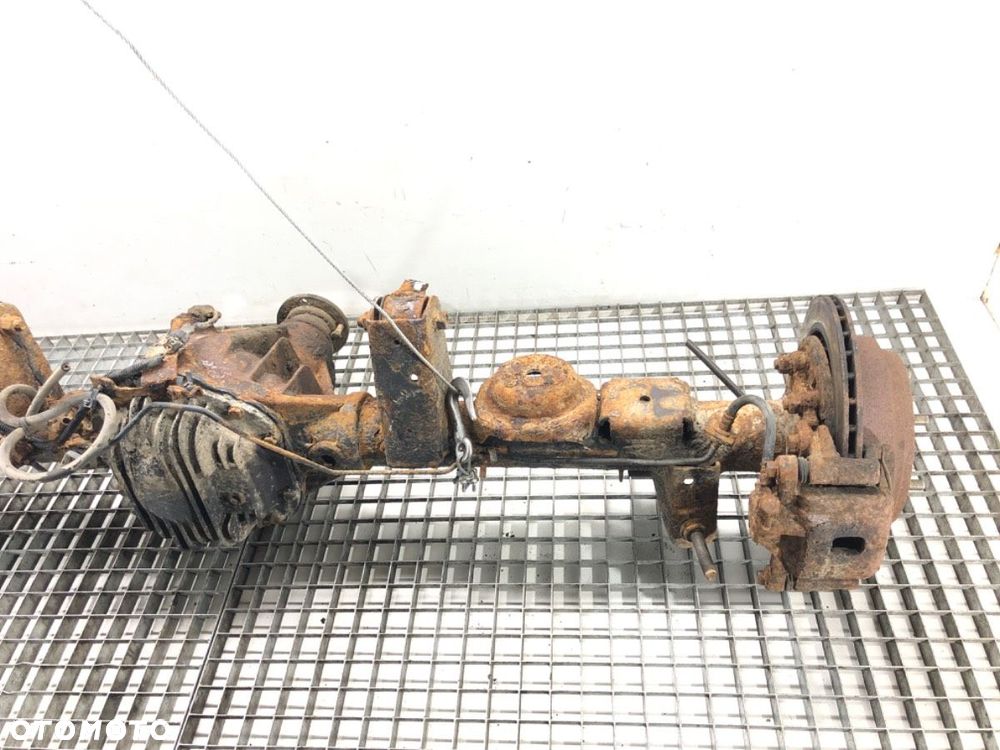 MOST DYFER TYŁ  ISUZU RODEO samochód terenowy zamknięty 1997 - 2004 3.2 V6 151 kW [205 KM] - 4