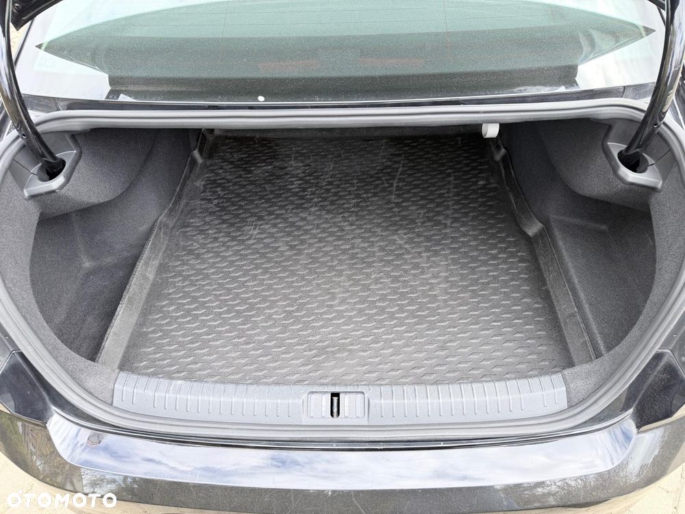 Volkswagen Passat - 16