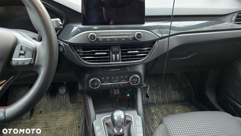 Ford Focus 1.0 EcoBoost ST-Line X - 8