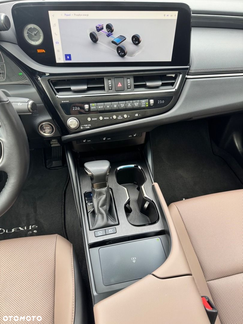 Lexus ES - 16