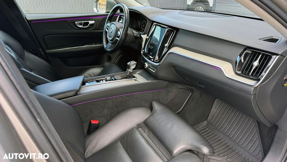 Volvo V60 D4 AWD Geartronic Momentum Pro - 12