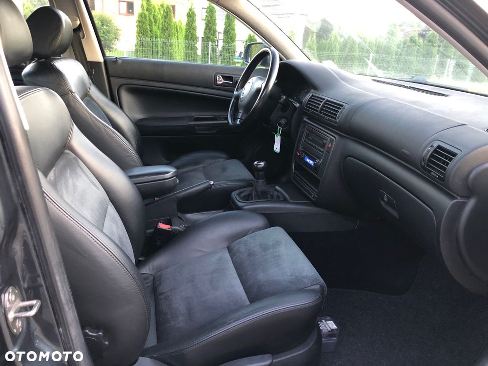Volkswagen Passat 2.3 V5 Highline - 10