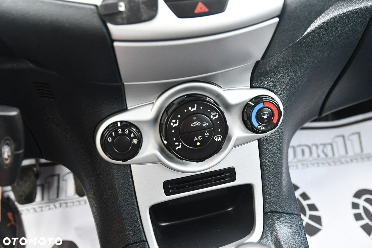 Ford Fiesta - 25
