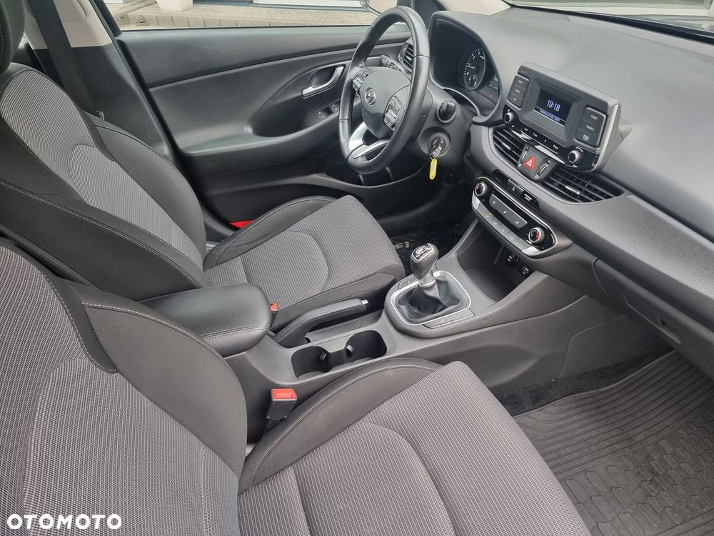 Hyundai i30 1.5 DPI Classic + - 17