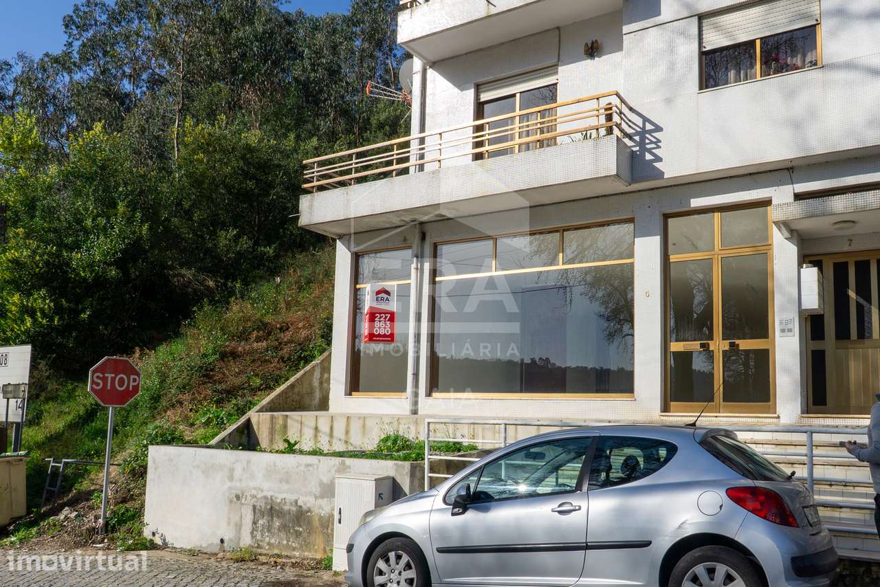 Loja com montra ampla na Foz do Sousa - Grande imagem: 4/12