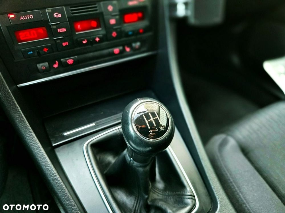 Audi A4 Avant - 16