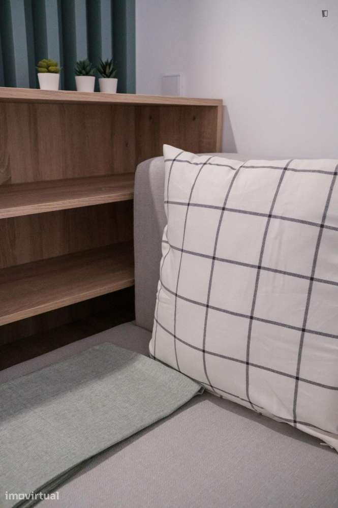 Quarto - localizado em Paranhos Porto - Grande imagem: 2/27