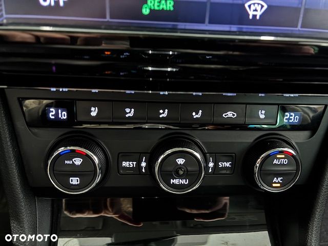 Skoda Superb 2.0 TDI L&K DSG - 25