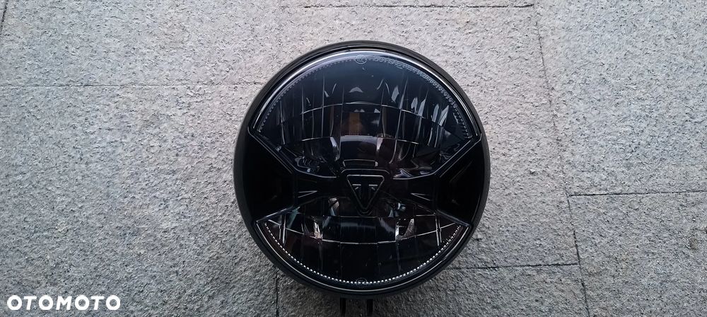 TRIUMPH TRIDENT 660 LAMPA PRZÓD REFLEKTOR - 1