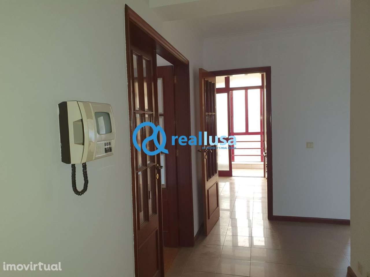 Apartamento T2 c/ garagem Vilar do Paraíso Vila Nova de Gaia - Grande imagem: 4/14