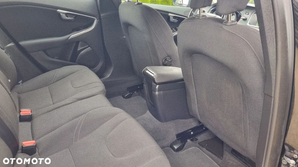 Volvo V40 D3 Geartronic Momentum - 24