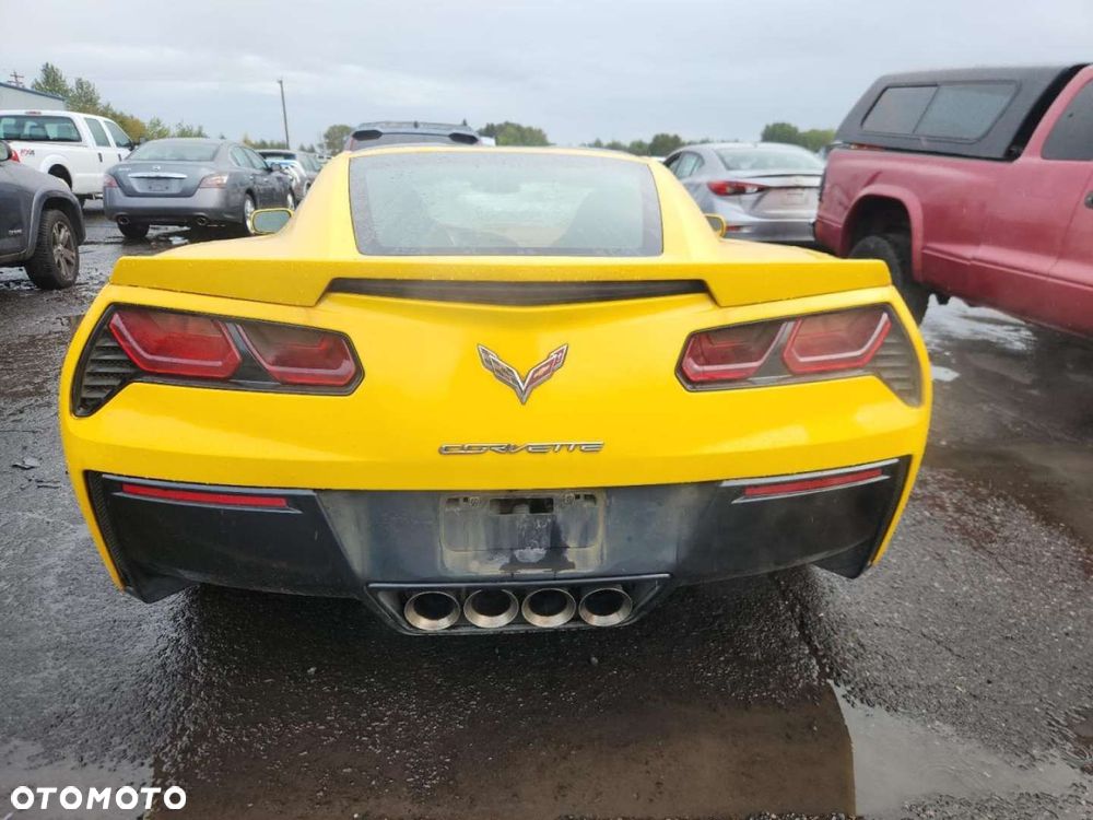 Chevrolet Corvette - 4