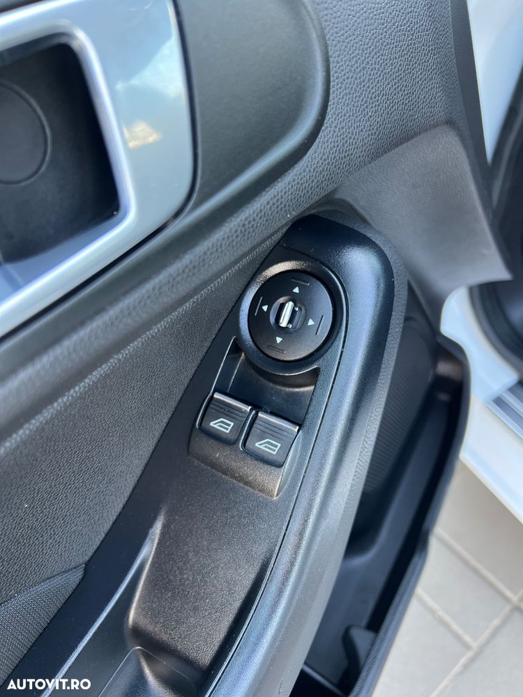 Ford Fiesta 1.6 TDCI SYNC Edition - 12