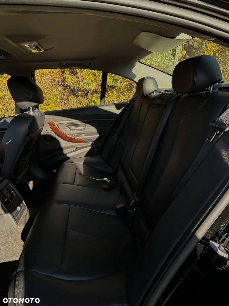 BMW Seria 3 328i xDrive Luxury Line - 15