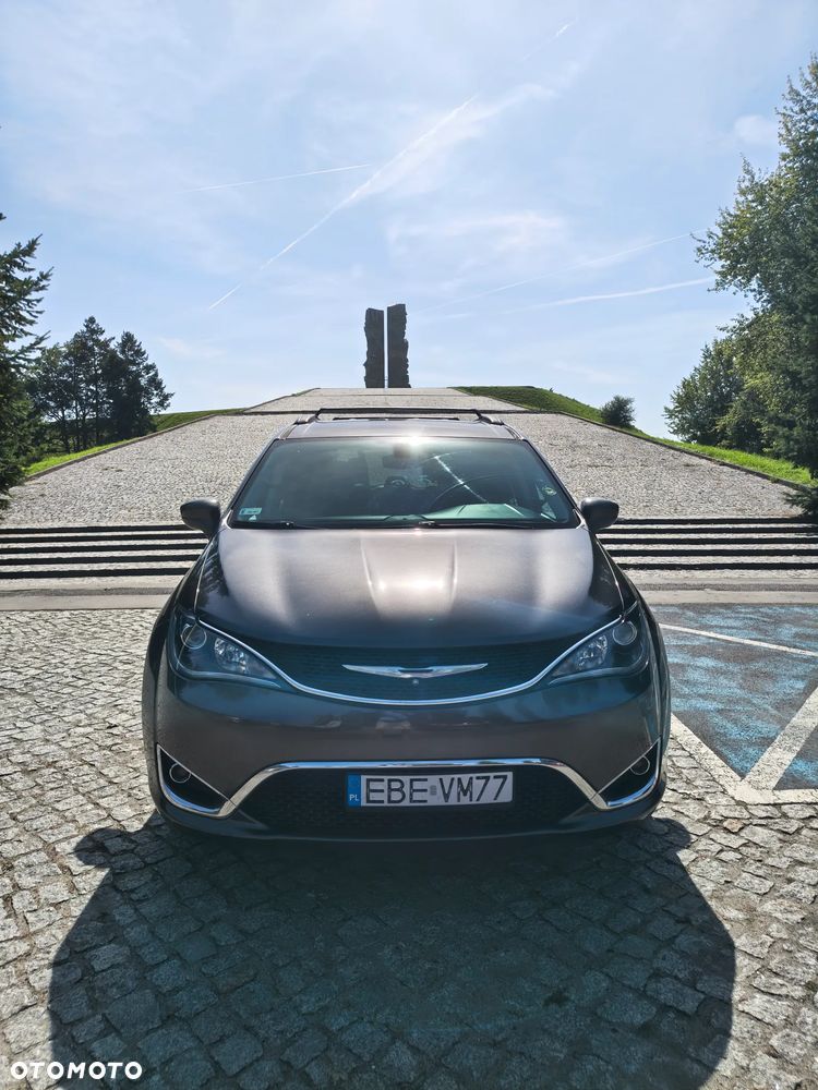 Chrysler Pacifica - 2