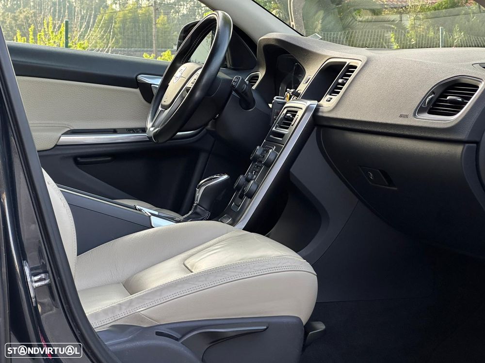 Volvo V60 2.4 D6 Summum AWD Phev - 34