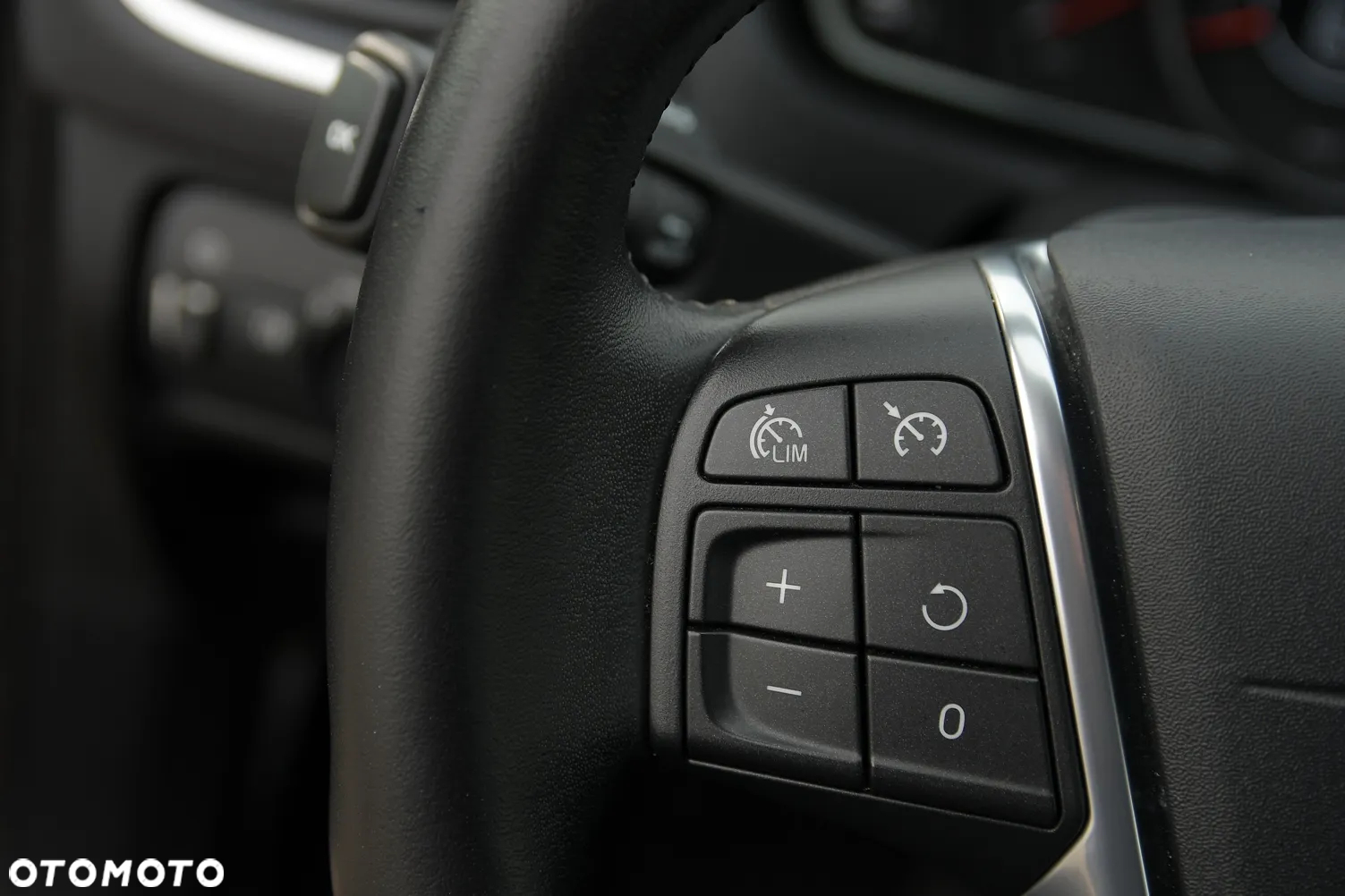 Volvo V40 D3 Drive-E Momentum - 23