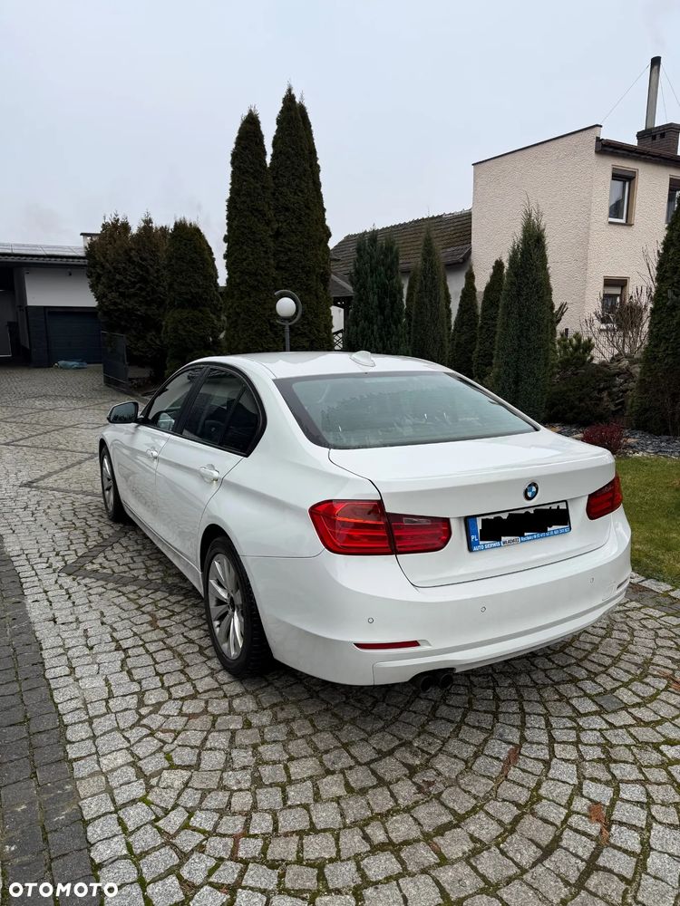 BMW Seria 3 328i - 1