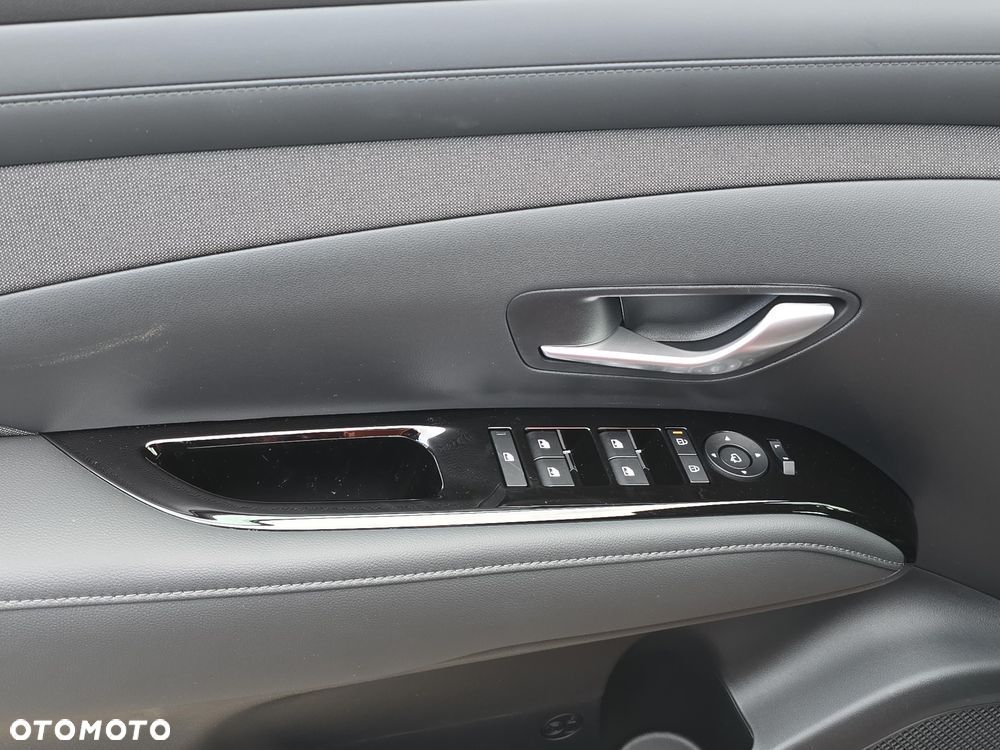 Hyundai Tucson 1.6 T-GDi HEV Executive 2WD - 11