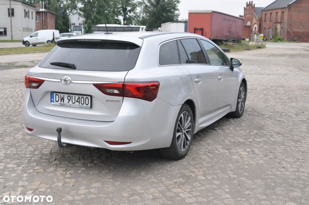 Toyota Avensis 2.0 D-4D Selection - 6