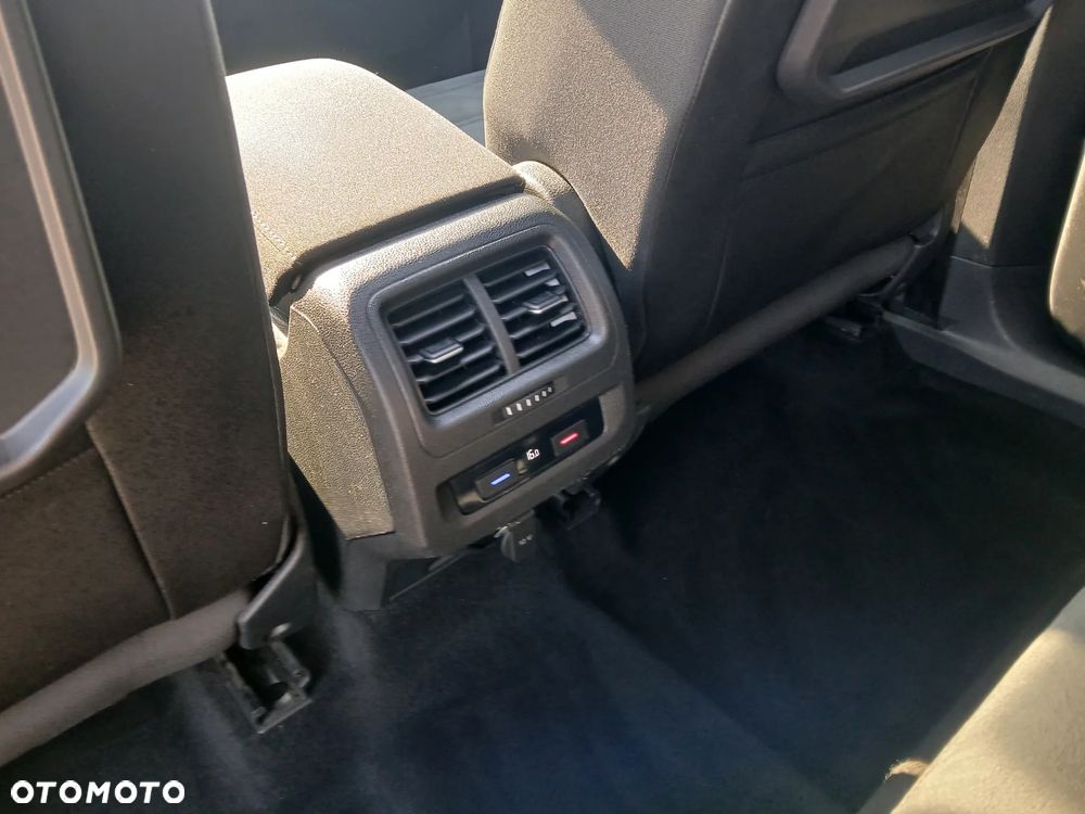 Volkswagen Touran - 25