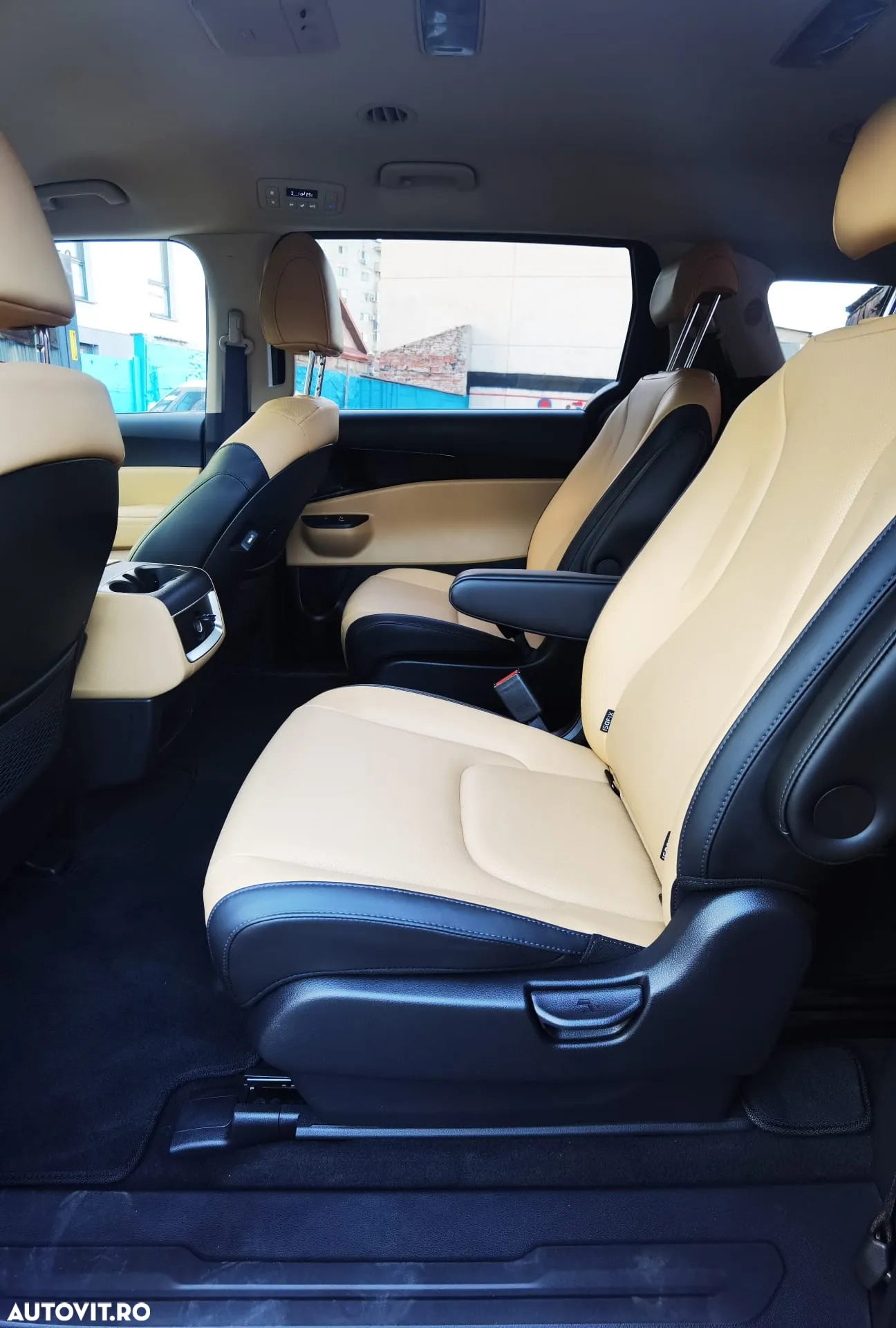 Kia Carnival - 25