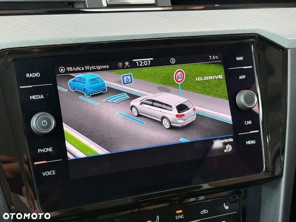 Volkswagen Passat - 25