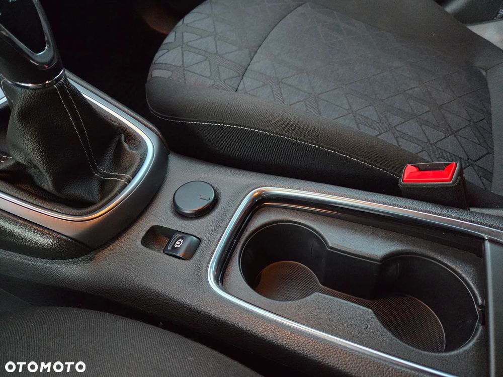 Opel Astra 1.4 Turbo 120 Jahre - 32