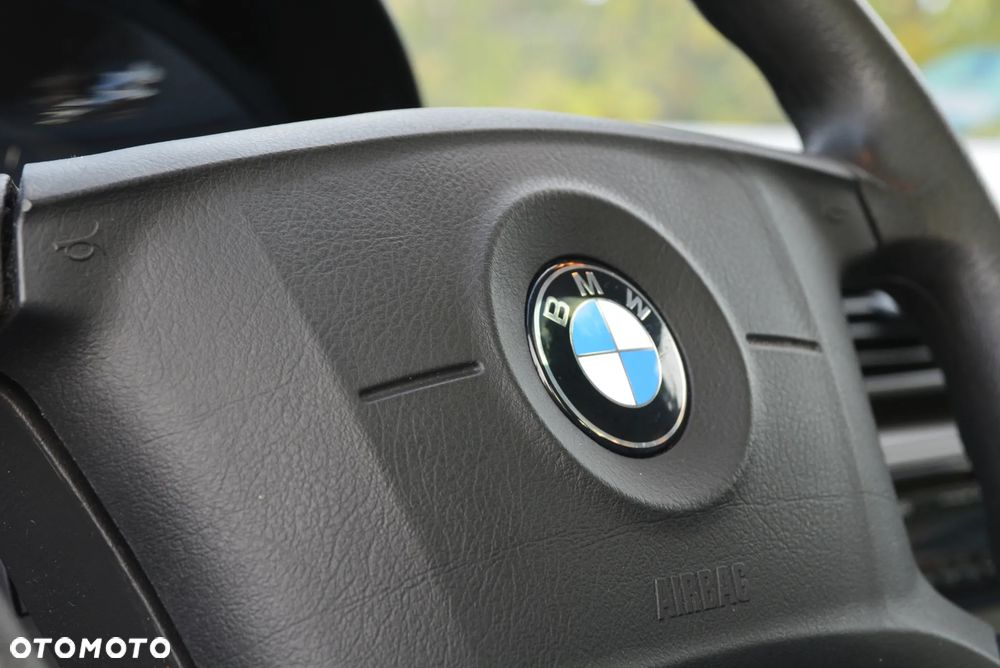 BMW Seria 3 318i - 22