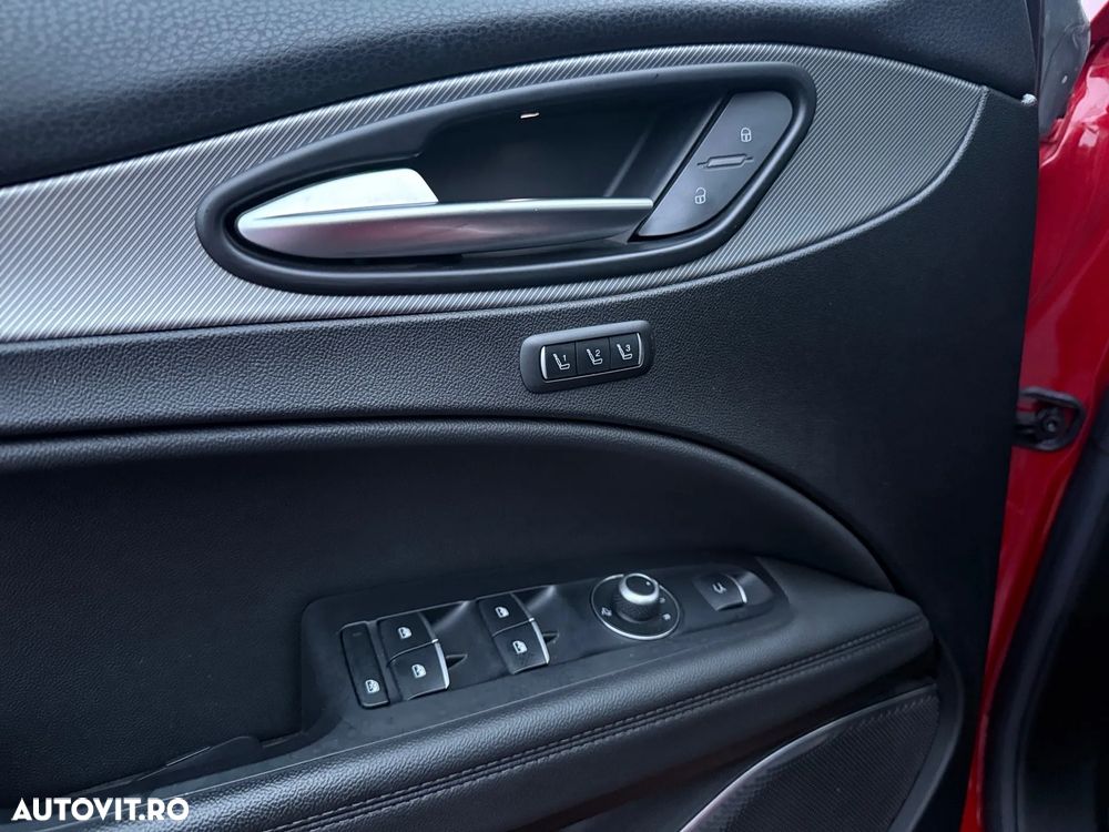 Alfa Romeo Stelvio 2.0 Turbo AWD AT8 Veloce - 22