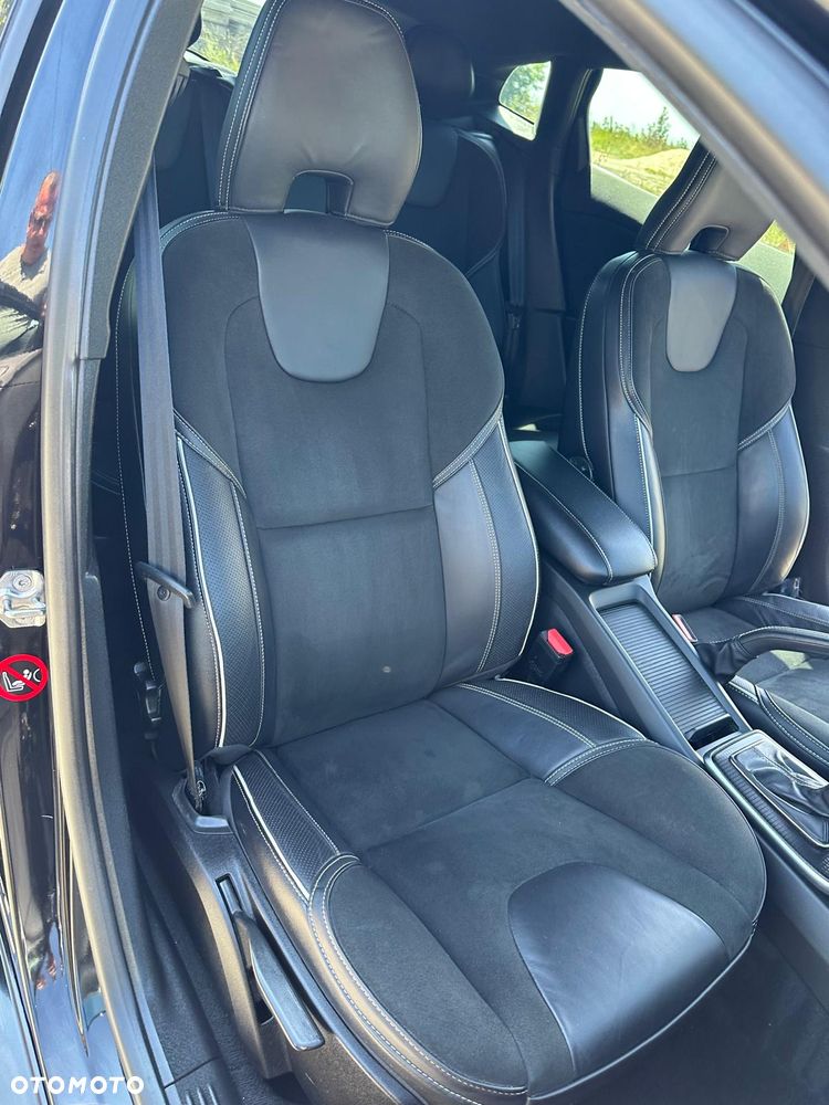 Volvo V40 D3 Geartronic RDesign - 21