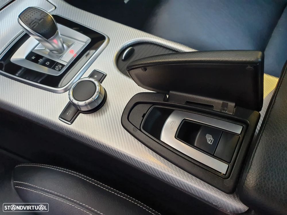 Mercedes-Benz SLC 180 9G-TRONIC RedArt Edition - 25