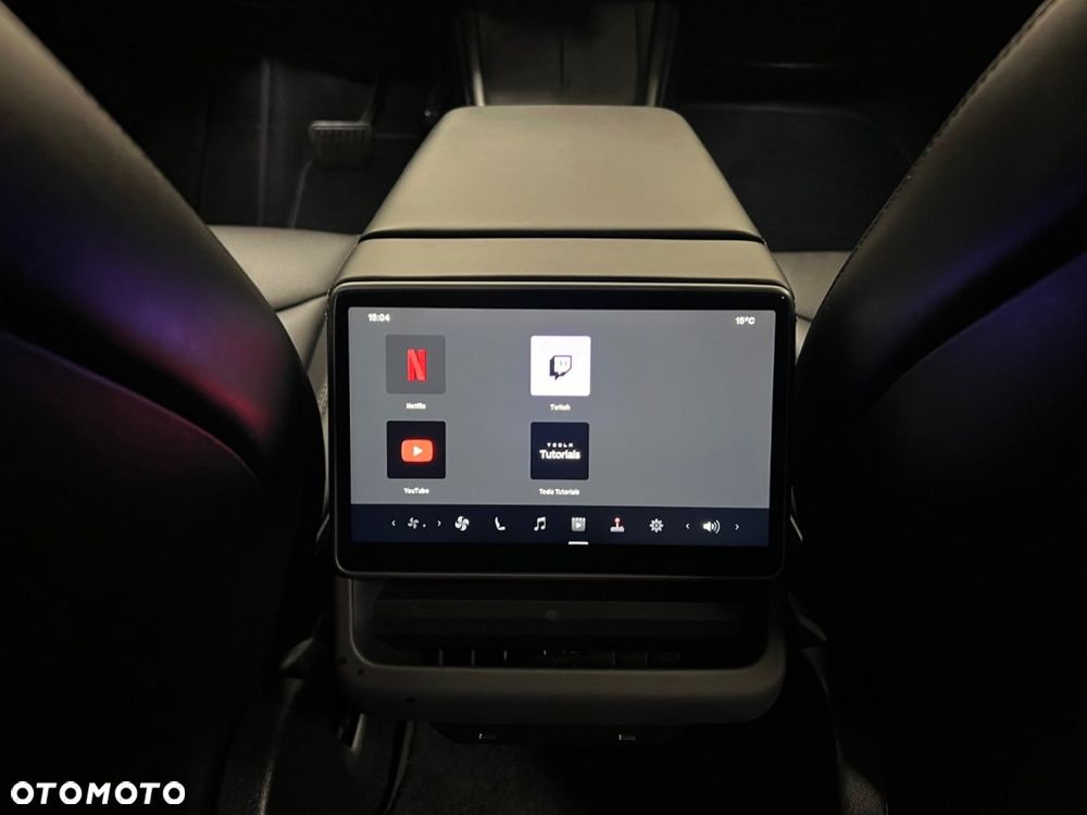 Tesla Model 3 - 32