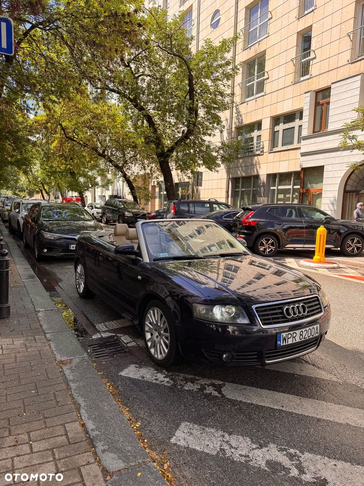 Audi A4 Cabrio 2.4 - 12
