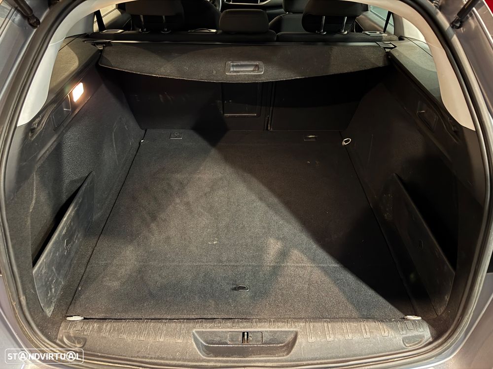 Peugeot 308 SW BlueHDi 130 EAT8 Style - 40