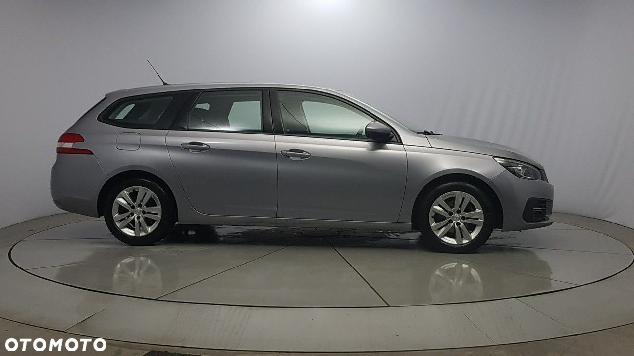 Peugeot 308 - 8