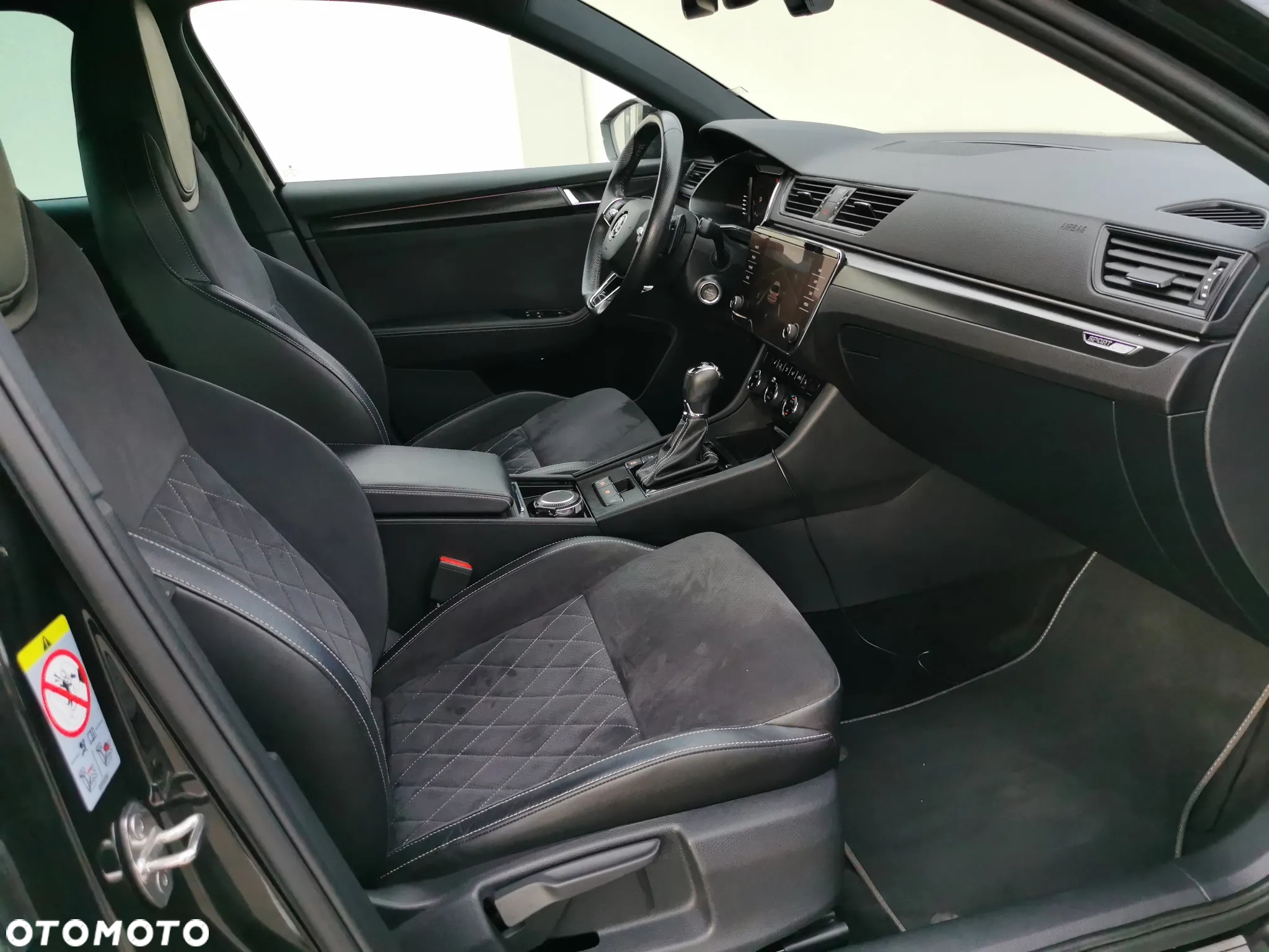 Skoda Superb Combi 2.0 TDI DSG Sportline - 24