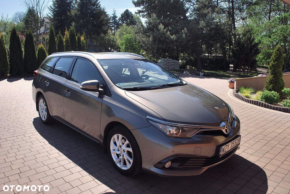 Toyota Auris 1.6 Premium - 1